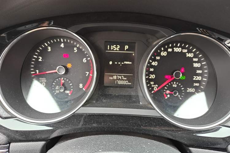 Used Volkswagen Sagitar 2015 1.6L Automatic Comfort Model Instrument Cluster