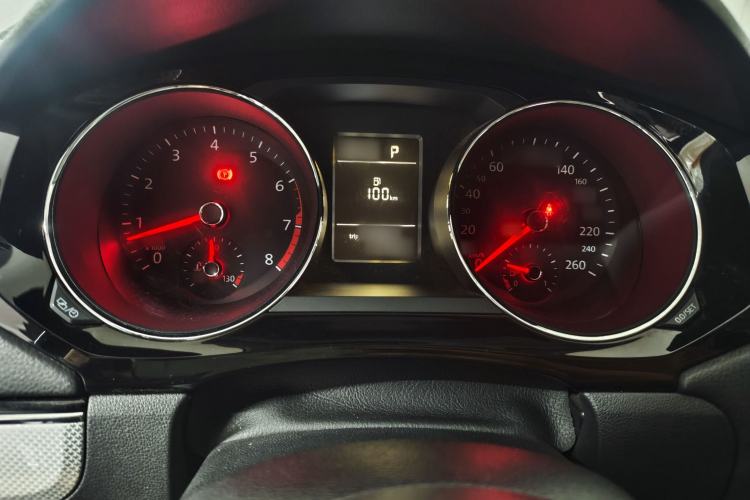 Used Volkswagen Sagitar 2015 230TSI Automatic Comfort Version Instrument Cluster