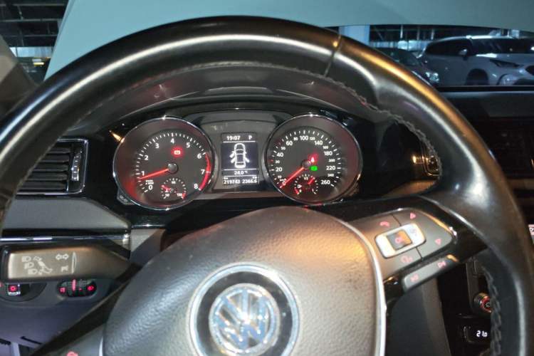 Used Volkswagen Sagitar 2015 230TSI Automatic Luxury Model Instrument Cluster