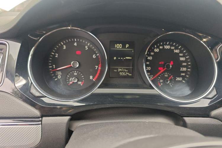 Used Volkswagen Sagitar 2015 230TSI Automatic Comfort Version Instrument Cluster
