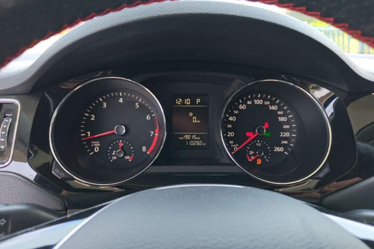 Used Volkswagen Sagitar 2015 230TSI Automatic Comfort Version Instrument Cluster