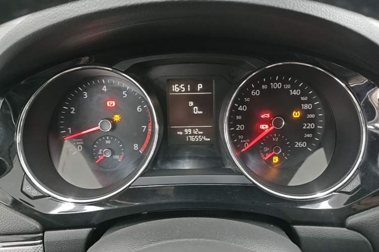 Used Volkswagen Sagitar 2015 230TSI Automatic Comfort Version Instrument Cluster