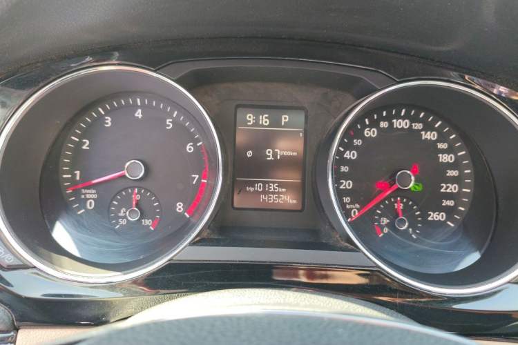 Used Volkswagen Sagitar 2015 230TSI Automatic Comfort Version Instrument Cluster