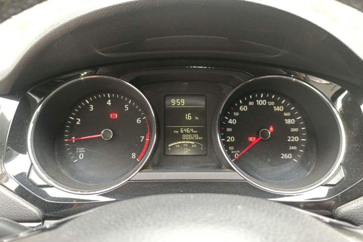 Used Volkswagen Sagitar 2015 1.6L Manual Comfort Model Instrument Cluster