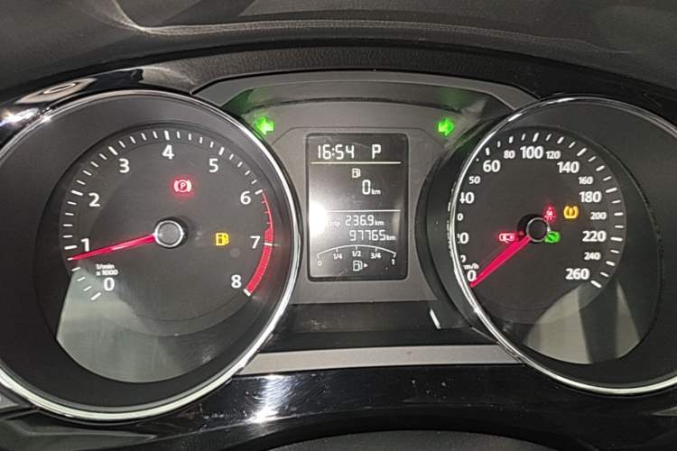 Used Volkswagen Sagitar 2015 1.6L Automatic Comfort Model Instrument Cluster