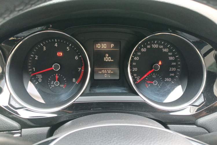 Used Volkswagen Sagitar 2015 230TSI Automatic Comfort Version Instrument Cluster