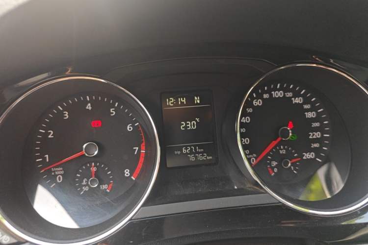Used Volkswagen Sagitar 2015 230TSI Automatic Comfort Version Instrument Cluster