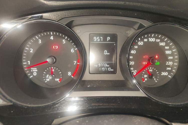 Used Volkswagen Sagitar 2015 230TSI Automatic Comfort Version Instrument Cluster