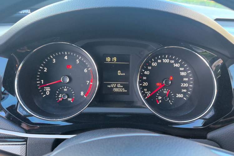 Used Volkswagen Sagitar 2015 230TSI Manual Comfort Version Instrument Cluster