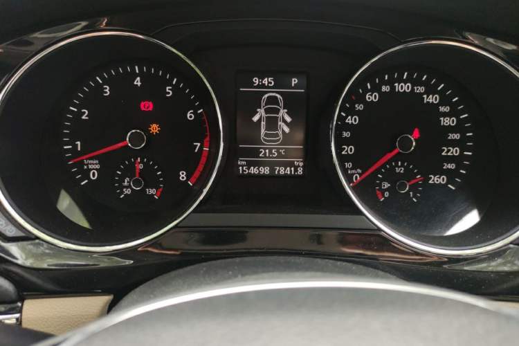 Used Volkswagen Sagitar 2015 230TSI Automatic Luxury Model Instrument Cluster