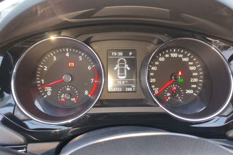 Used Volkswagen Sagitar 2015 230TSI Automatic Luxury Model Instrument Cluster
