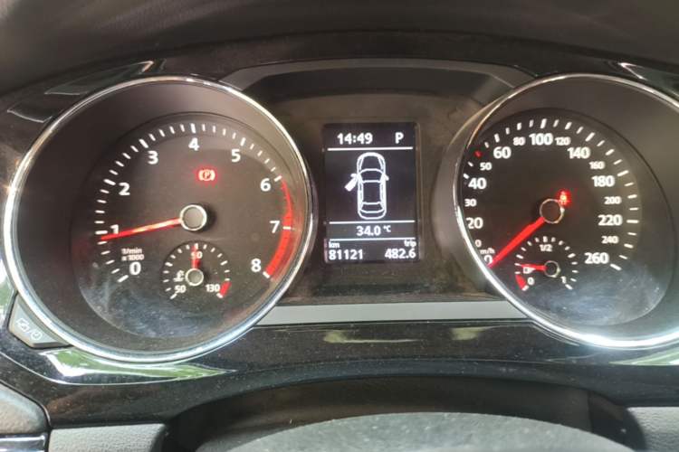 Used Volkswagen Sagitar 2015 230TSI Automatic Luxury Model Instrument Cluster