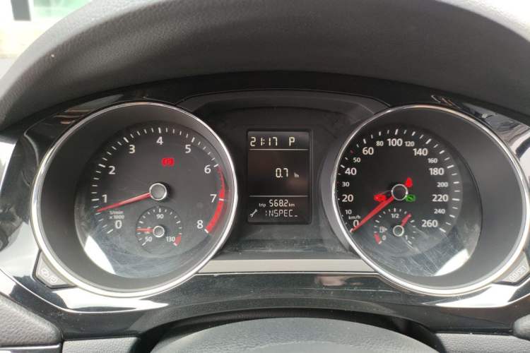 Used Volkswagen Sagitar 2015 230TSI Automatic Comfort Version Instrument Cluster