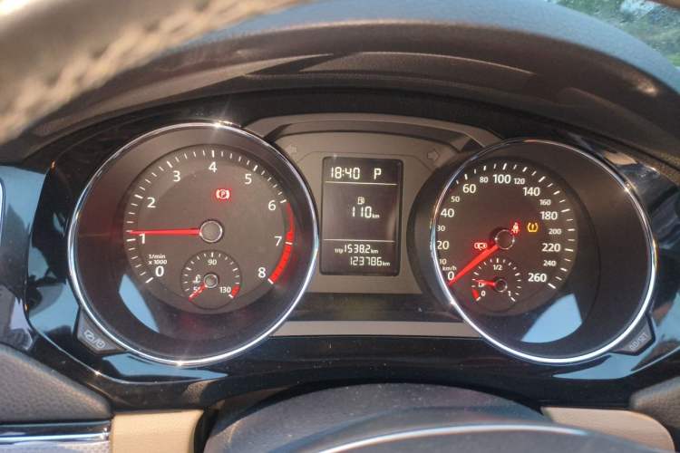 Used Volkswagen Sagitar 2015 230TSI Automatic Comfort Version Instrument Cluster