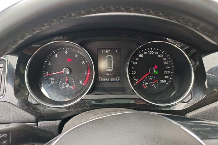Used Volkswagen Sagitar 2015 230TSI Automatic Luxury Model Instrument Cluster