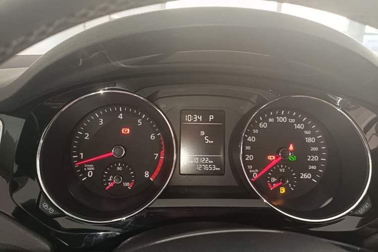 Used Volkswagen Sagitar 2015 230TSI Automatic Comfort Version Instrument Cluster