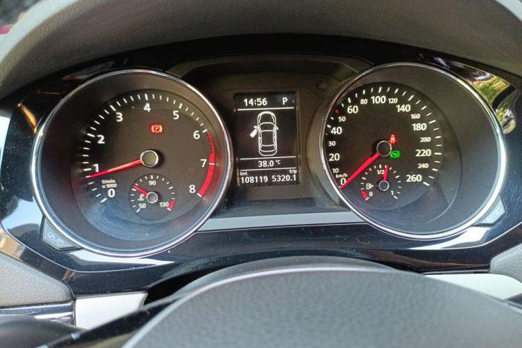 Used Volkswagen Sagitar 2015 230TSI Automatic Luxury Model Instrument Cluster