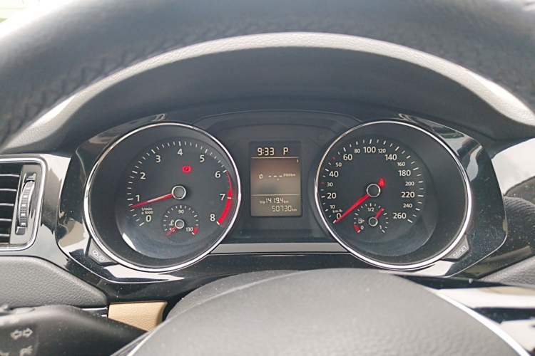 Used Volkswagen Sagitar 2015 230TSI Automatic Comfort Version Instrument Cluster