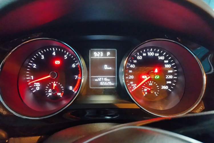 Used Volkswagen Sagitar 2015 230TSI Automatic Comfort Version Instrument Cluster
