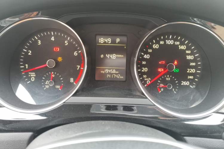 Used Volkswagen Sagitar 2015 230TSI Automatic Comfort Version Instrument Cluster