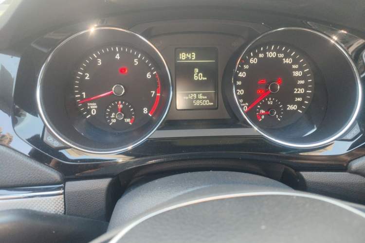 Used Volkswagen Sagitar 2015 230TSI Manual Comfort Version Instrument Cluster