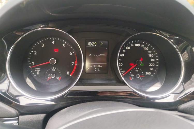 Used Volkswagen Sagitar 2015 230TSI Automatic Comfort Version Instrument Cluster