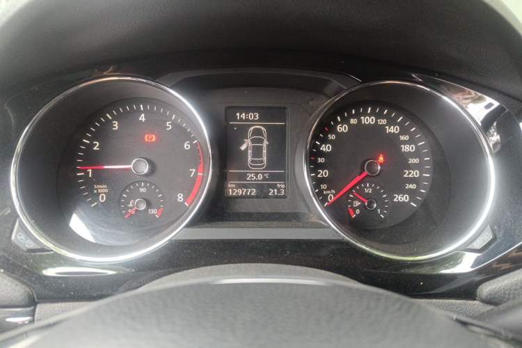 Used Volkswagen Sagitar 2015 230TSI Manual Luxury Edition Instrument Cluster