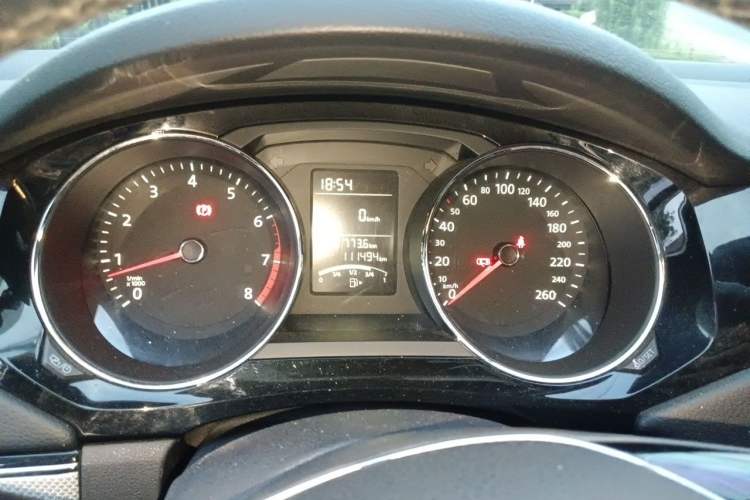 Used Volkswagen Sagitar 2015 1.6L Manual Comfort Model Instrument Cluster