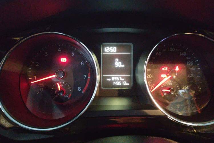 Used Volkswagen Sagitar 2015 230TSI Manual Comfort Version Instrument Cluster