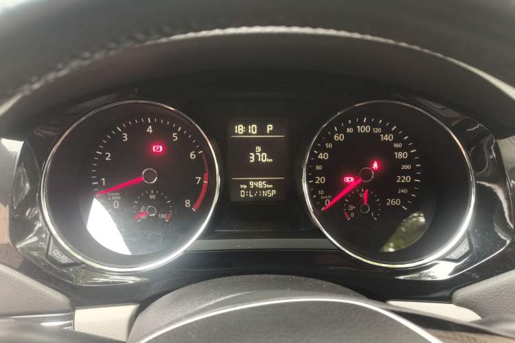 Used Volkswagen Sagitar 2015 230TSI Automatic Luxury Model Instrument Cluster