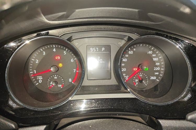 Used Volkswagen Sagitar 2015 230TSI Automatic Comfort Version Instrument Cluster