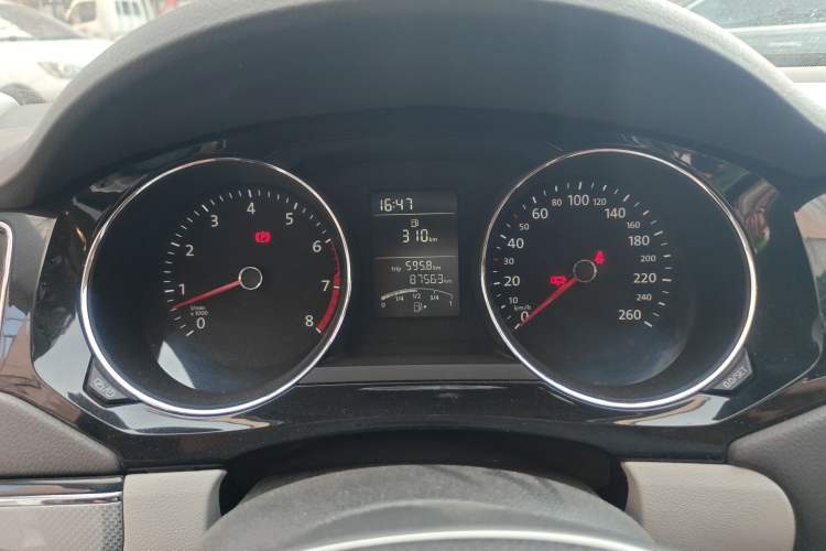 Used Volkswagen Sagitar 2015 1.6L Manual Comfort Model Instrument Cluster