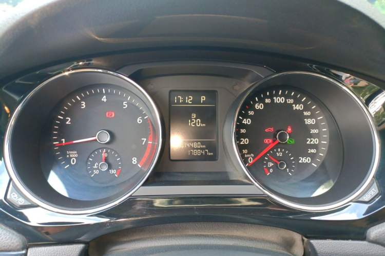 Used Volkswagen Sagitar 2015 230TSI Automatic Comfort Version Instrument Cluster