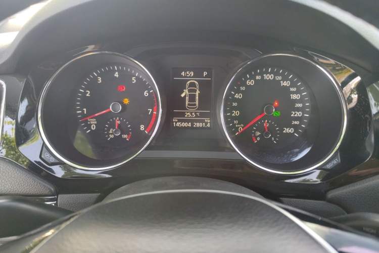 Used Volkswagen Sagitar 2015 230TSI Automatic Luxury Model Instrument Cluster