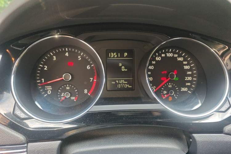 Used Volkswagen Sagitar 2015 230TSI Automatic Comfort Version Instrument Cluster