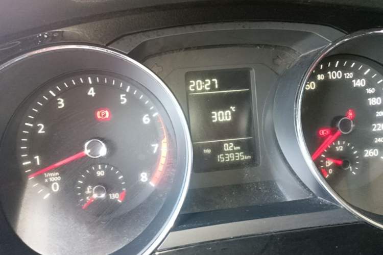 Used Volkswagen Sagitar 2015 230TSI Manual Comfort Version Instrument Cluster