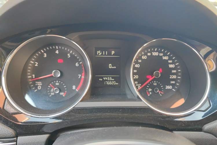 Used Volkswagen Sagitar 2015 230TSI Automatic Comfort Version Instrument Cluster