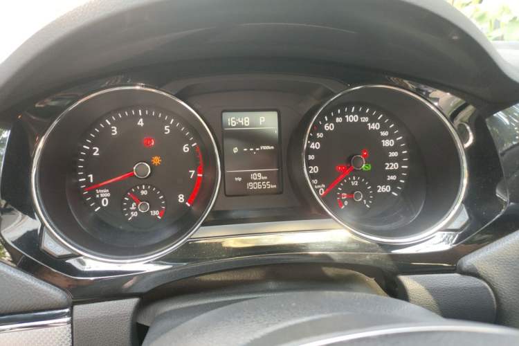 Used Volkswagen Sagitar 2015 230TSI Automatic Comfort Version Instrument Cluster