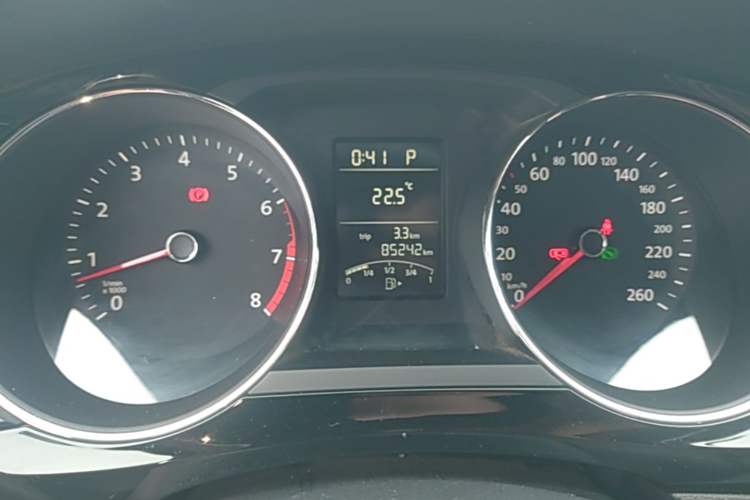 Used Volkswagen Sagitar 2015 1.6L Automatic Comfort Model Instrument Cluster