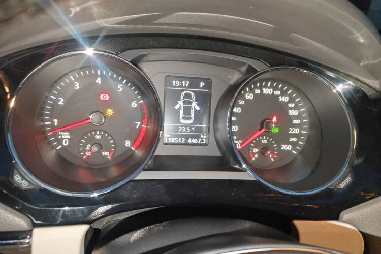 Used Volkswagen Sagitar 2015 230TSI Automatic Luxury Model Instrument Cluster