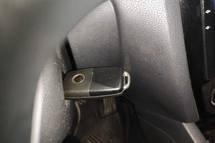 Used Volkswagen Sagitar 2015 1.6L Automatic Comfort Model Interior 1