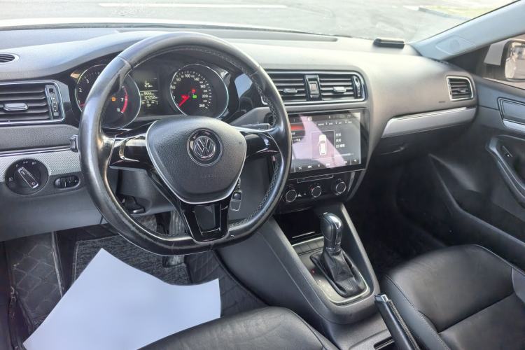 Used Volkswagen Sagitar 2015 1.6L Automatic Comfort Model Interior 1