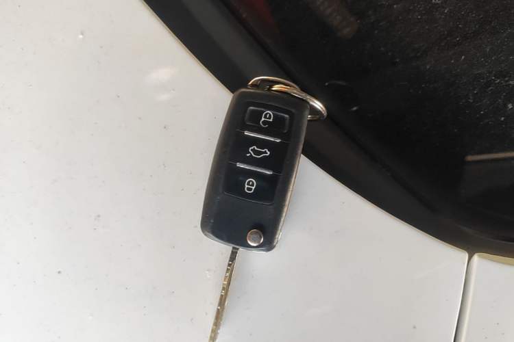 Used Volkswagen Sagitar 2015 1.6L Manual Comfort Model Interior 1