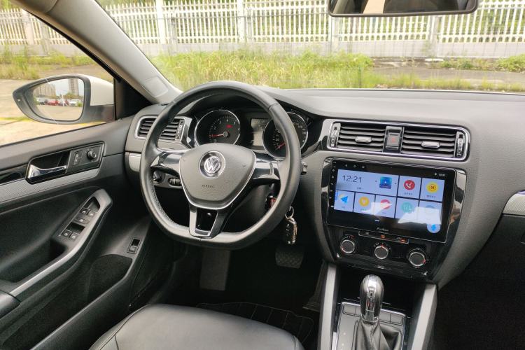 Used Volkswagen Sagitar 2015 1.6L Automatic Comfort Model Interior 1