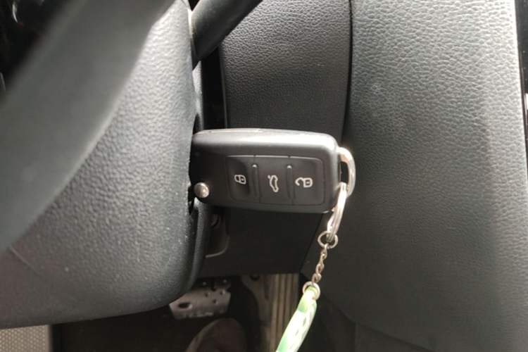 Used Volkswagen Sagitar 2015 1.6L Automatic Comfort Model Interior 1