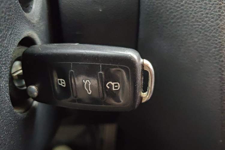 Used Volkswagen Sagitar 2015 1.6L Automatic Comfort Model Interior 1