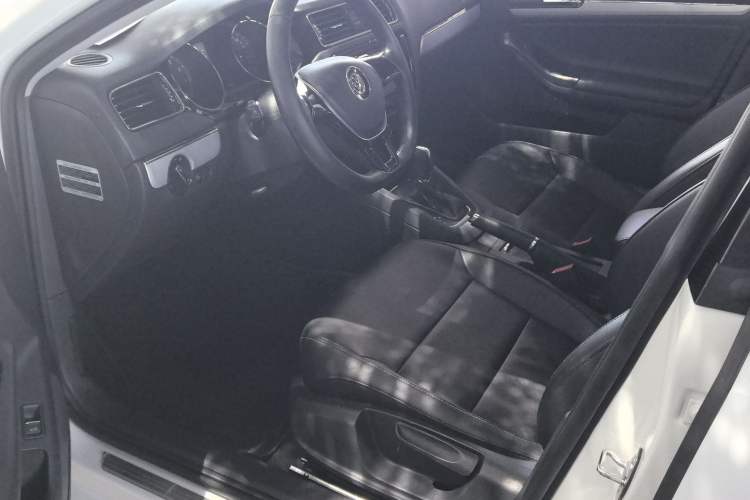 Used Volkswagen Sagitar 2015 230TSI Automatic Comfort Version Interior 1