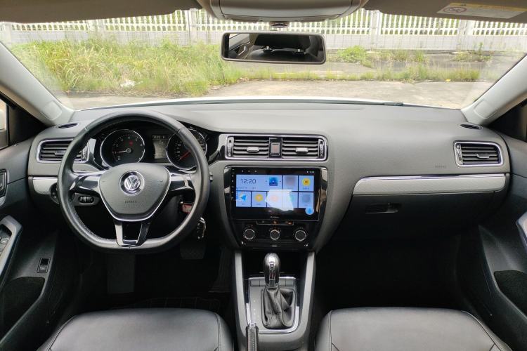 Used Volkswagen Sagitar 2015 1.6L Automatic Comfort Model Interior 2