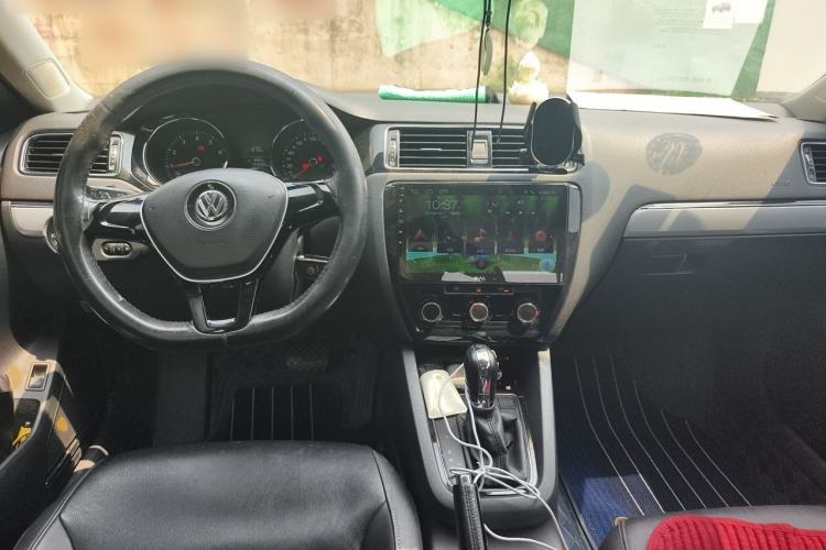 Used Volkswagen Sagitar 2015 1.6L Automatic Comfort Model Interior 2