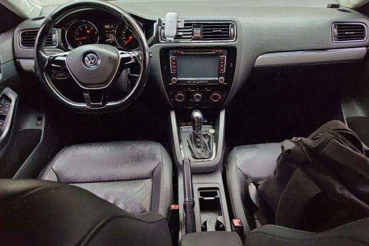 Used Volkswagen Sagitar 2015 1.6L Automatic Comfort Model Interior 2